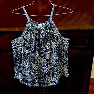 Gap Floral flirty Navy top.